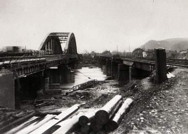 Liège - pont du Val Benoit - SNCB Z05066.jpg